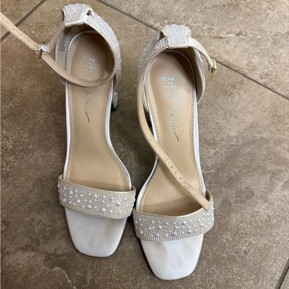 Betsey Johnson Pearl Heels - Picture 4 of 5
